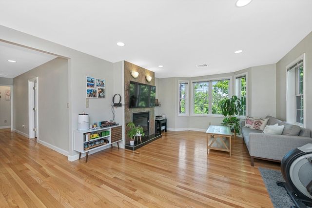122 Massachusetts Ave 122, Lexington, MA 02420