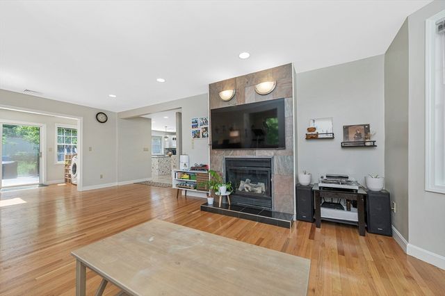 122 Massachusetts Ave 122, Lexington, MA 02420