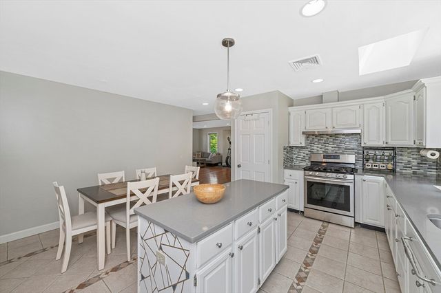 122 Massachusetts Ave 122, Lexington, MA 02420