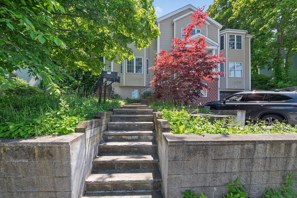 122 Massachusetts Ave 122, Lexington, MA 02420