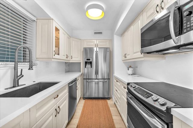 9101 E Bay Harbor Dr 101, Bay Harbor Islands, FL 33154