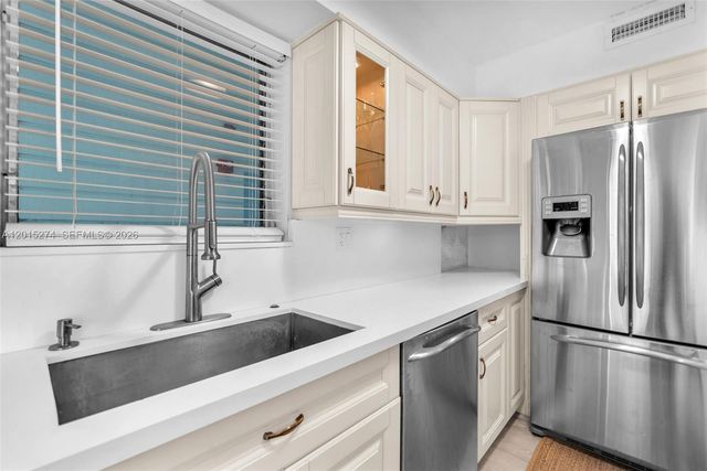 9101 E Bay Harbor Dr 101, Bay Harbor Islands, FL 33154