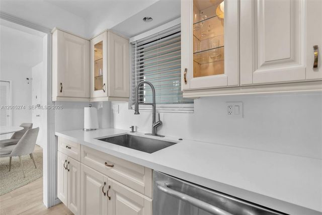 9101 E Bay Harbor Dr 101, Bay Harbor Islands, FL 33154