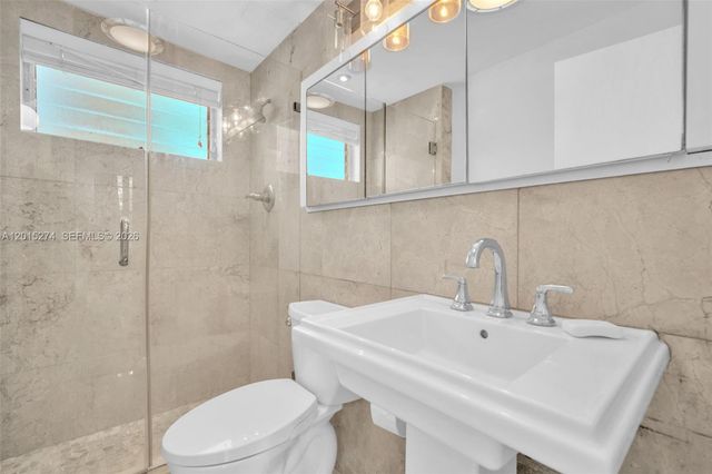 9101 E Bay Harbor Dr 101, Bay Harbor Islands, FL 33154