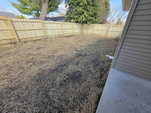 434 VILLAGE LANE, Ripon, WI 54971
