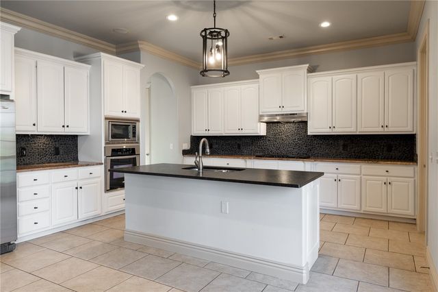 5106 S Sloan Circle, Rogers, AR 72758