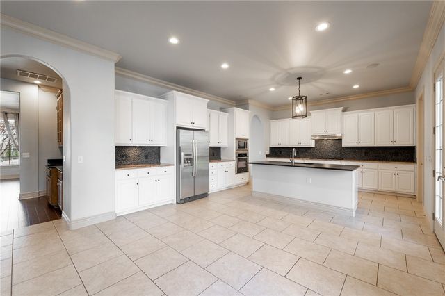 5106 S Sloan Circle, Rogers, AR 72758