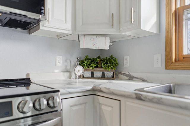 1820 BASSWOOD LANE, Little Chute, WI 54140