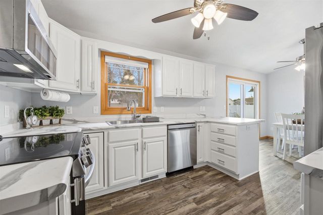 1820 BASSWOOD LANE, Little Chute, WI 54140