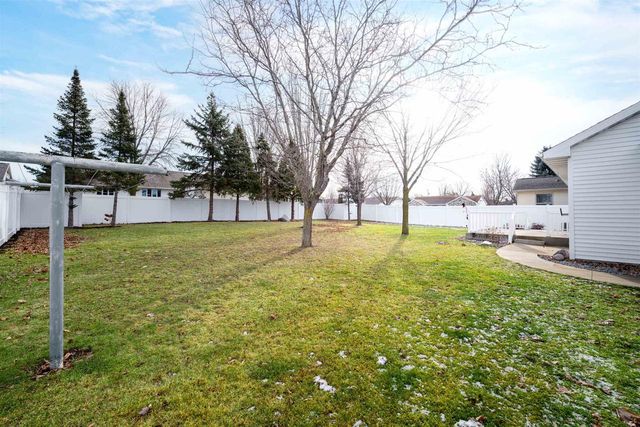 1820 BASSWOOD LANE, Little Chute, WI 54140