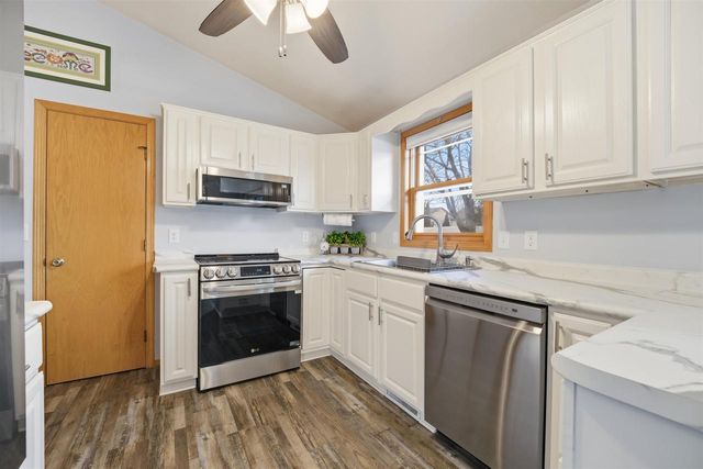 1820 BASSWOOD LANE, Little Chute, WI 54140