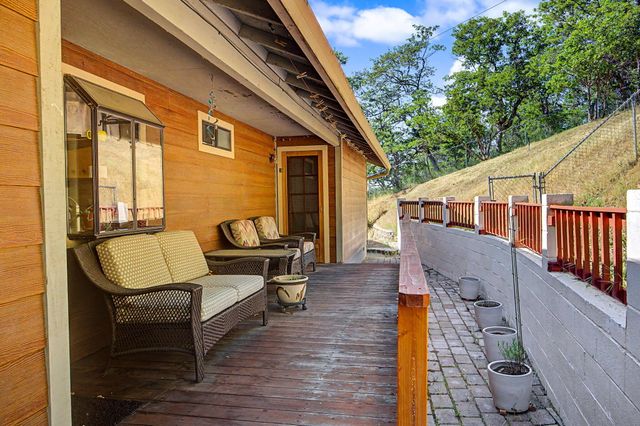 5366 Pioneer Road, Medford, OR 97501