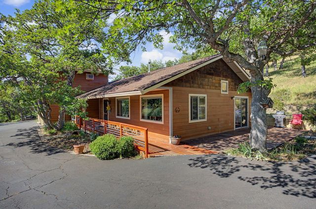 5366 Pioneer Road, Medford, OR 97501
