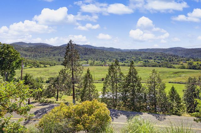 5366 Pioneer Road, Medford, OR 97501