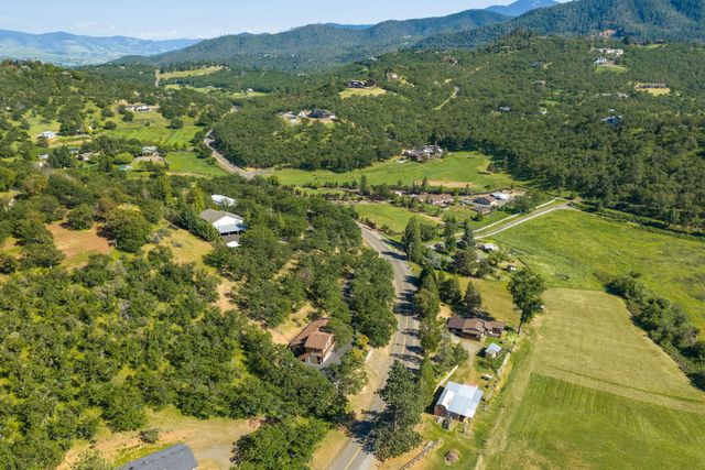 5366 Pioneer Road, Medford, OR 97501