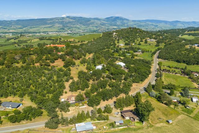 5366 Pioneer Road, Medford, OR 97501