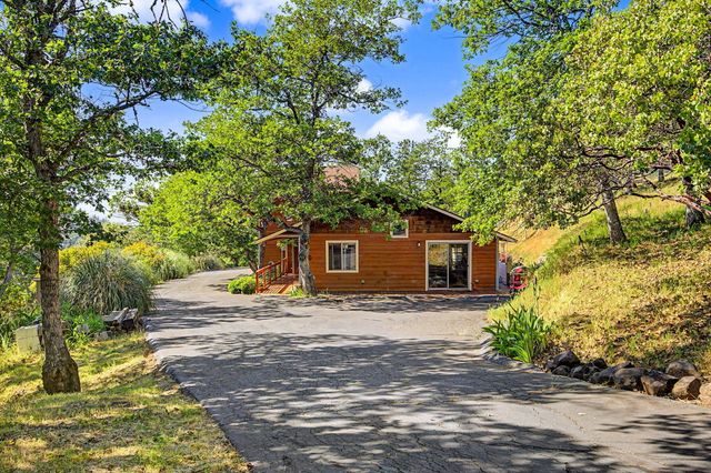 5366 Pioneer Road, Medford, OR 97501