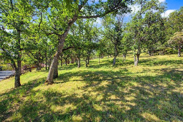 5366 Pioneer Road, Medford, OR 97501