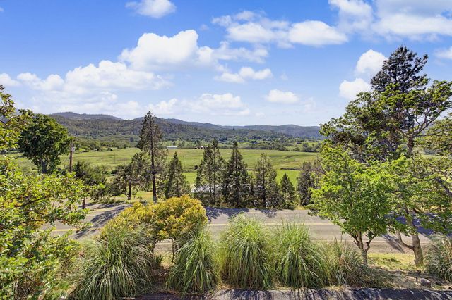 5366 Pioneer Road, Medford, OR 97501