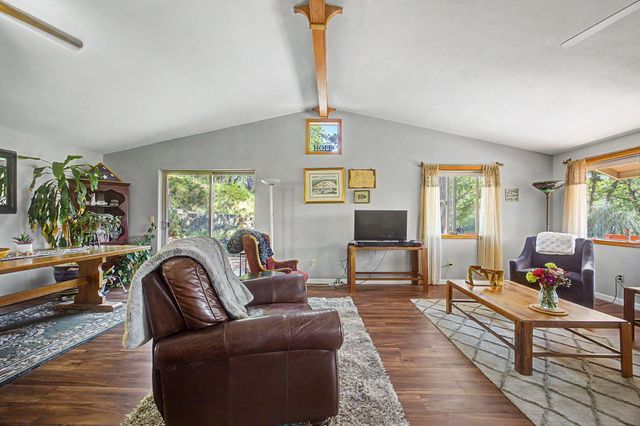 5366 Pioneer Road, Medford, OR 97501