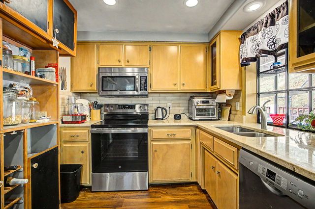 5366 Pioneer Road, Medford, OR 97501