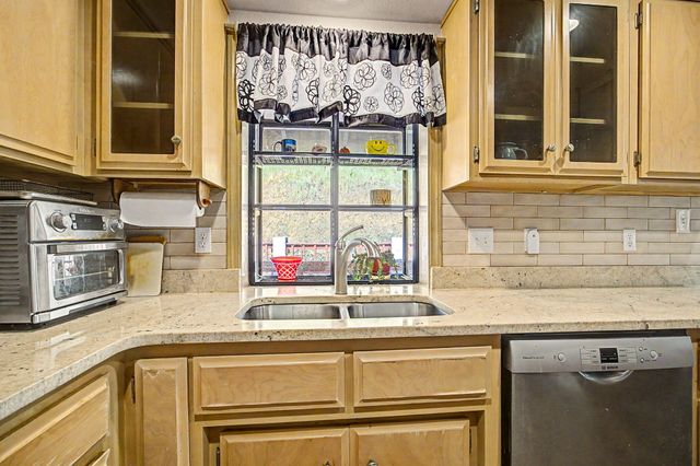 5366 Pioneer Road, Medford, OR 97501