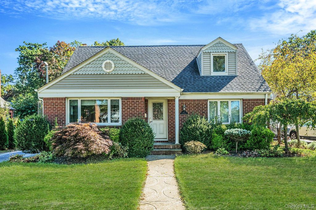 127 Locust Street, Floral Park, NY 11001 — exterior