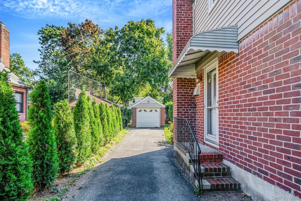 127 Locust Street, Floral Park, NY 11001 — photo 3