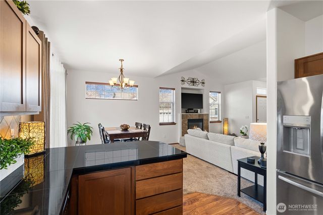 814 10th Street SE, Puyallup, WA 98372