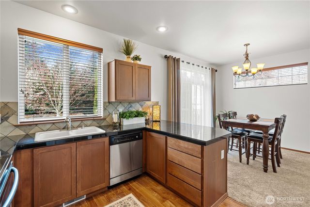 814 10th Street SE, Puyallup, WA 98372