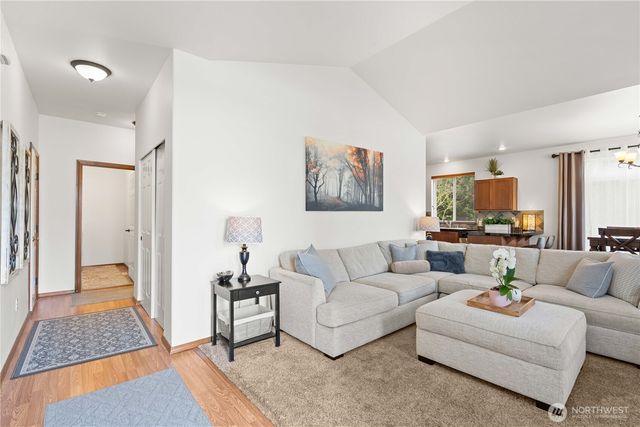 814 10th Street SE, Puyallup, WA 98372