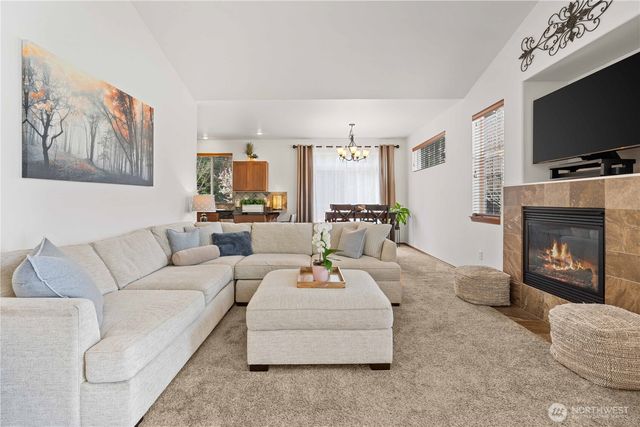 814 10th Street SE, Puyallup, WA 98372