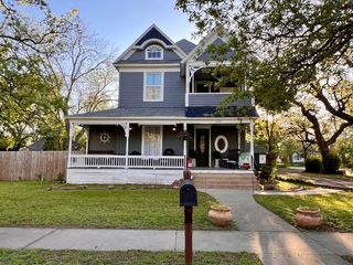 602 S Robinson Street, Cleburne, TX 76031