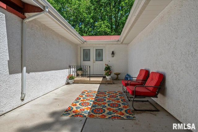 61 SARAH Avenue, Springfield, IL 62703