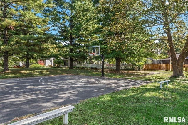 61 SARAH Avenue, Springfield, IL 62703