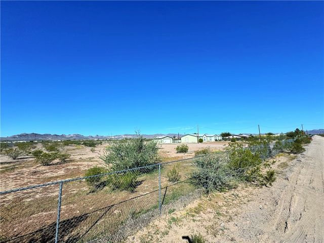 869 S Escuela Road, Golden Valley, AZ 86413