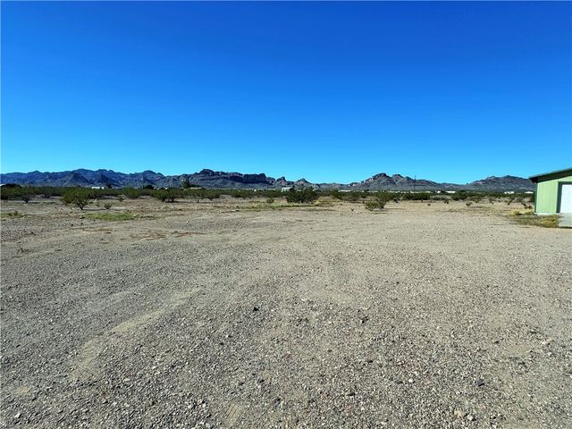 869 S Escuela Road, Golden Valley, AZ 86413