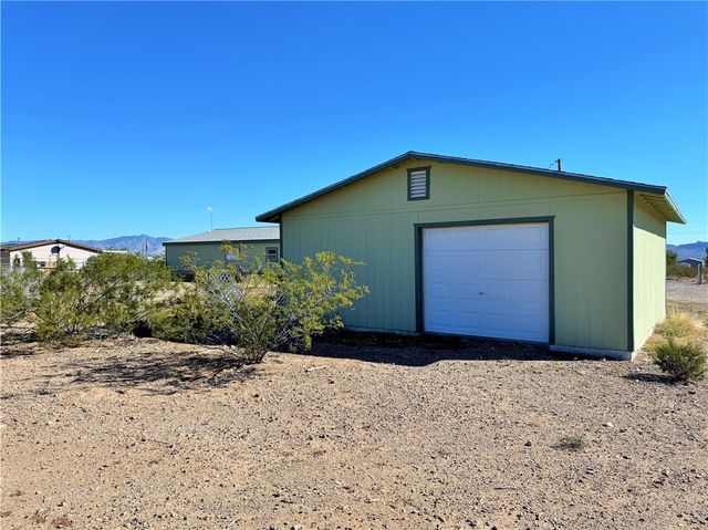 869 S Escuela Road, Golden Valley, AZ 86413