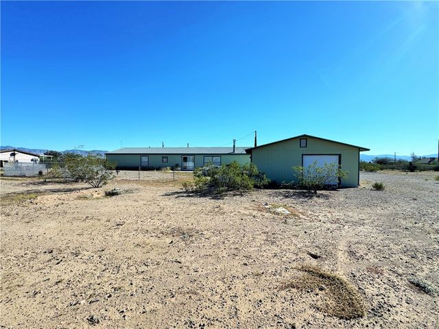 869 S Escuela Road, Golden Valley, AZ 86413