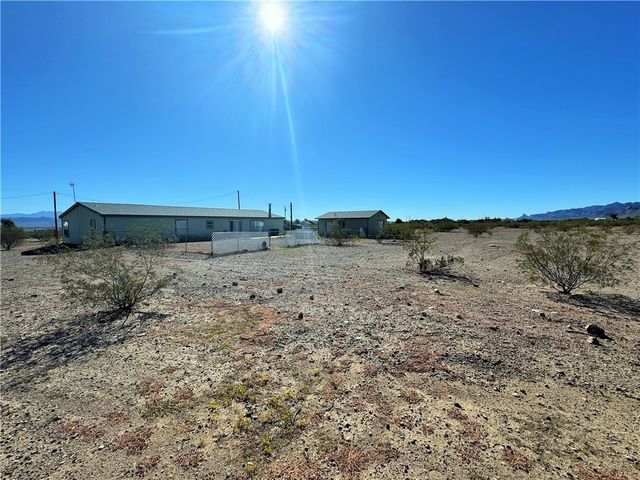 869 S Escuela Road, Golden Valley, AZ 86413