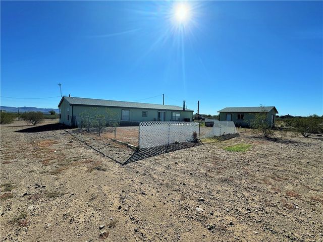 869 S Escuela Road, Golden Valley, AZ 86413