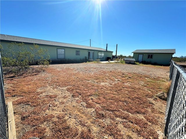 869 S Escuela Road, Golden Valley, AZ 86413