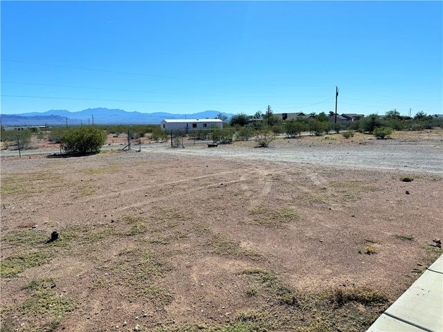 869 S Escuela Road, Golden Valley, AZ 86413