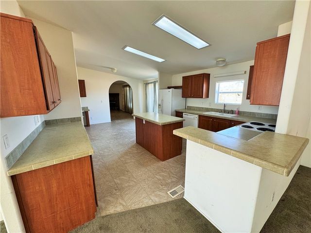 869 S Escuela Road, Golden Valley, AZ 86413