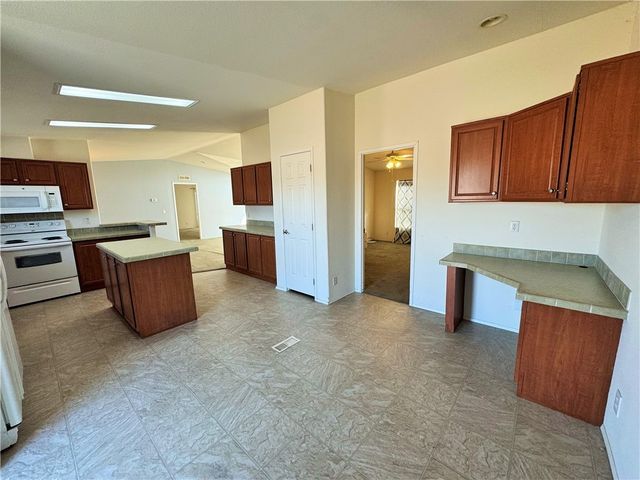 869 S Escuela Road, Golden Valley, AZ 86413