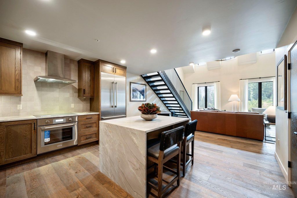 700 Village Drive 402, Donnelly, ID 83615 photo 2