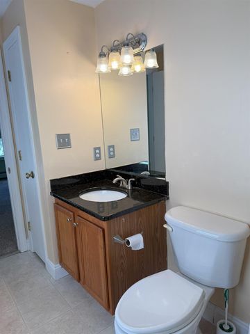 59 Ponemah Hill Rd Apt 1-201, Milford, NH 03055