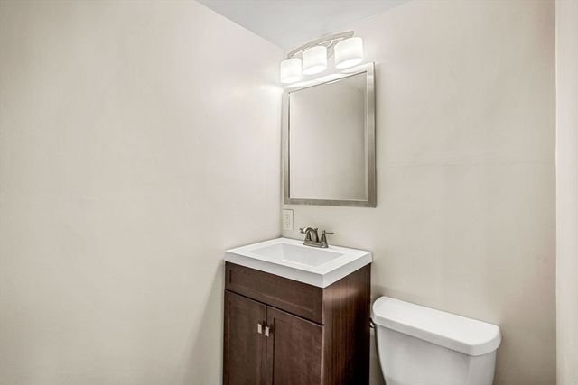 30 Skyline Dr 6, Braintree, MA 02184