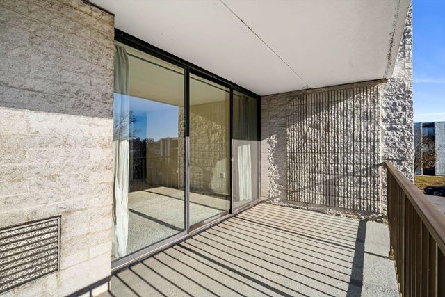 30 Skyline Dr 6, Braintree, MA 02184