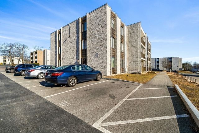 30 Skyline Dr 6, Braintree, MA 02184